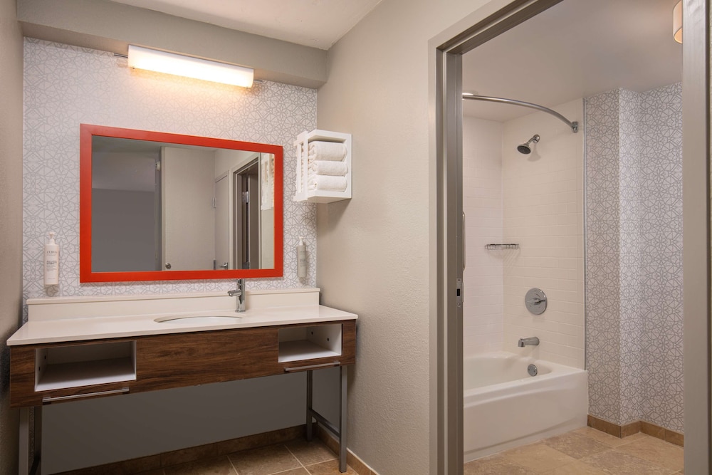 hampton inn and suites el paso airport