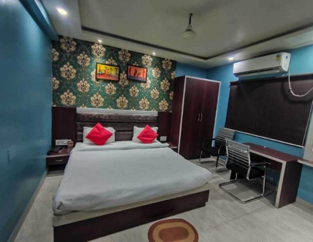 pop 89294 hotel peral