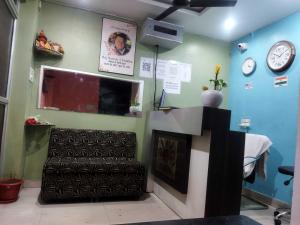 pop 89294 hotel peral