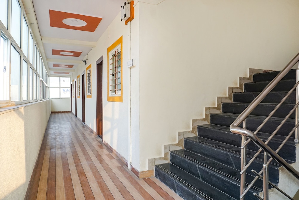 pop 703057 hotel surya