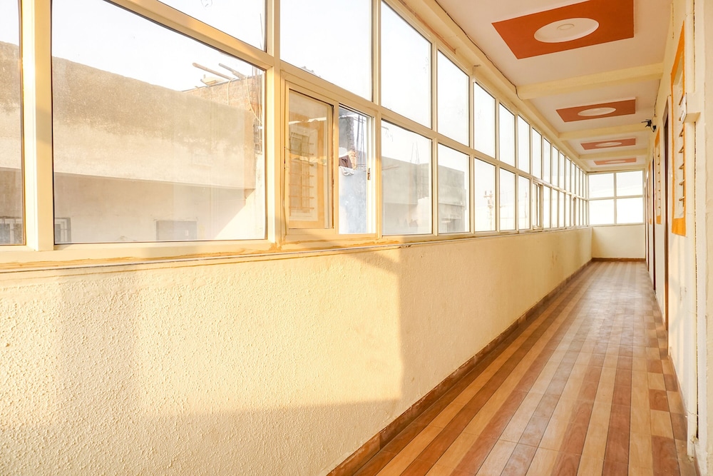 pop 703057 hotel surya