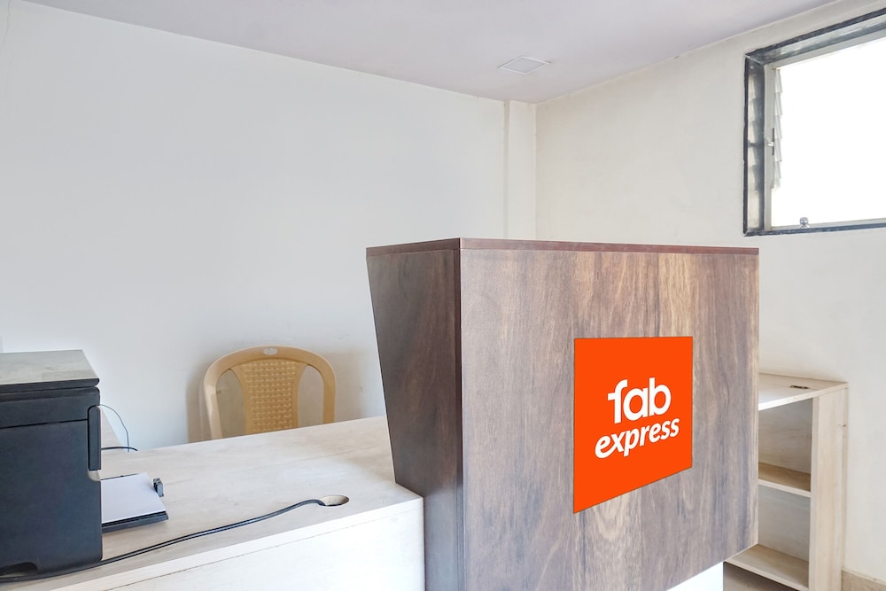 pop 703057 hotel surya