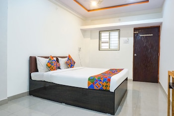 pop 703057 hotel surya