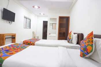 pop 703057 hotel surya