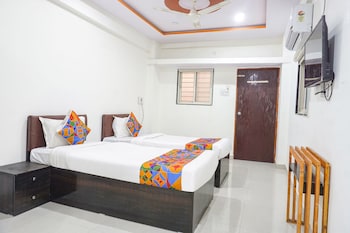 pop 703057 hotel surya