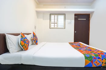 pop 703057 hotel surya