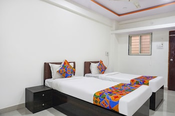 pop 703057 hotel surya