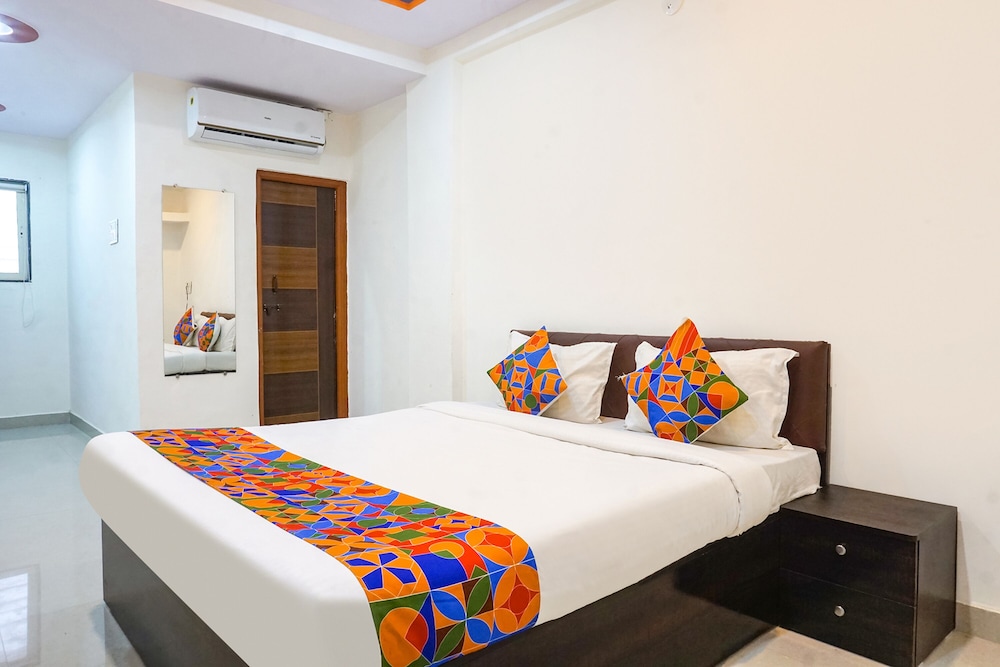 pop 703057 hotel surya