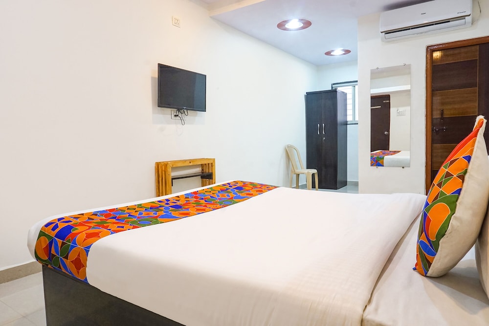 pop 703057 hotel surya