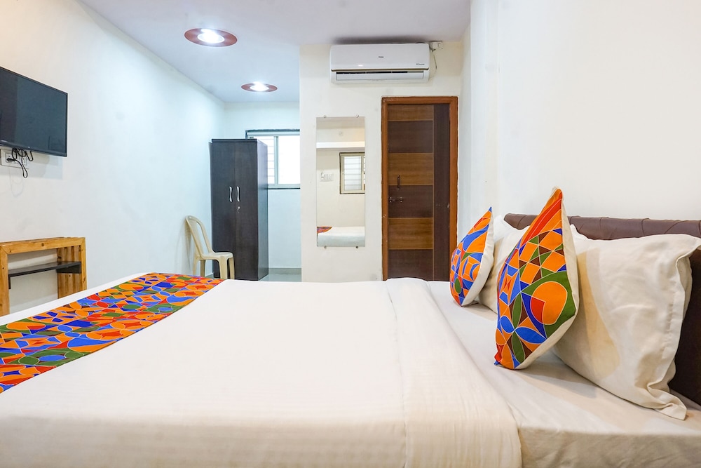 pop 703057 hotel surya