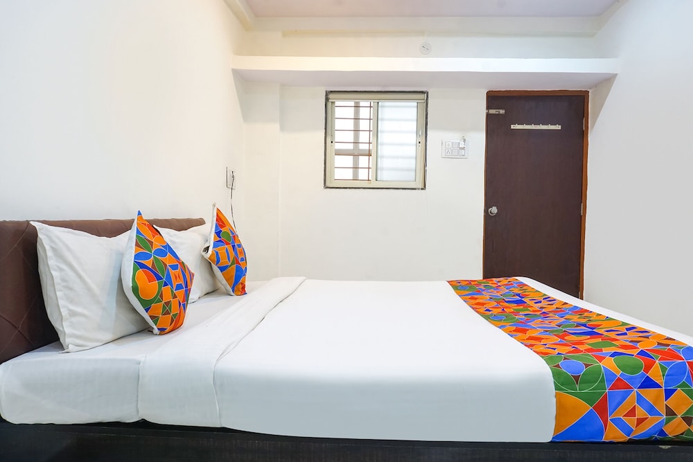 pop 703057 hotel surya