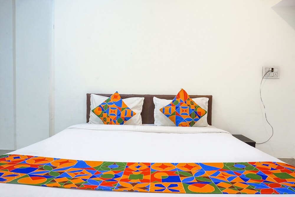 pop 703057 hotel surya