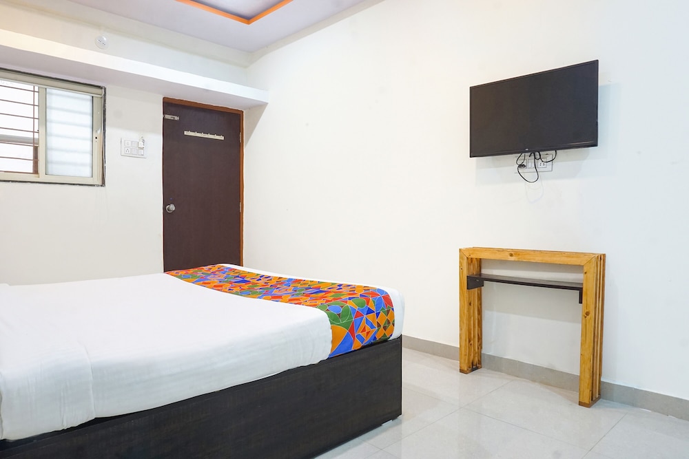 pop 703057 hotel surya