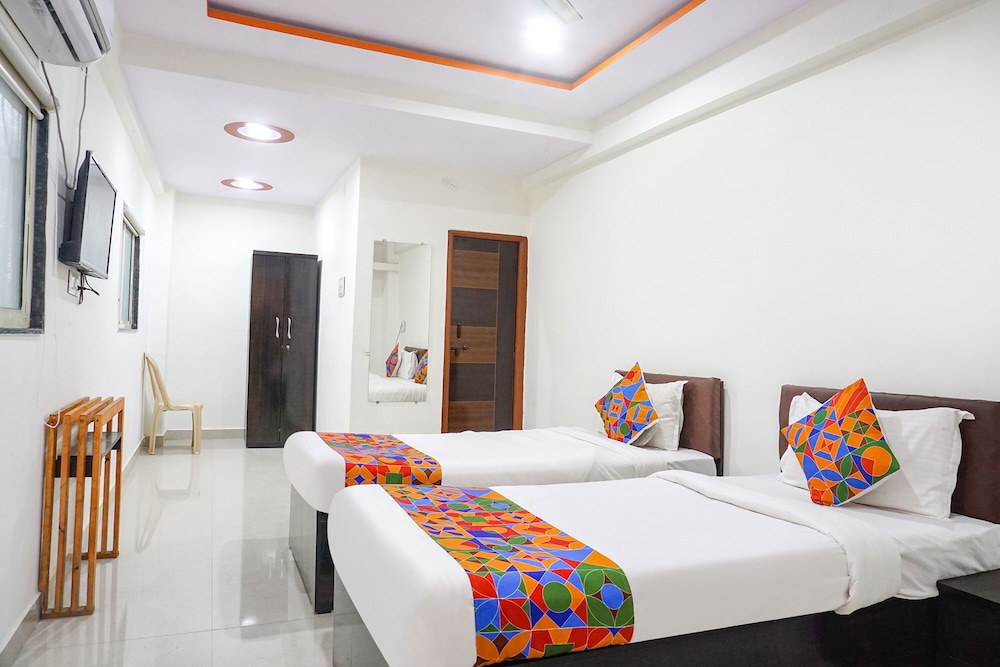 pop 703057 hotel surya