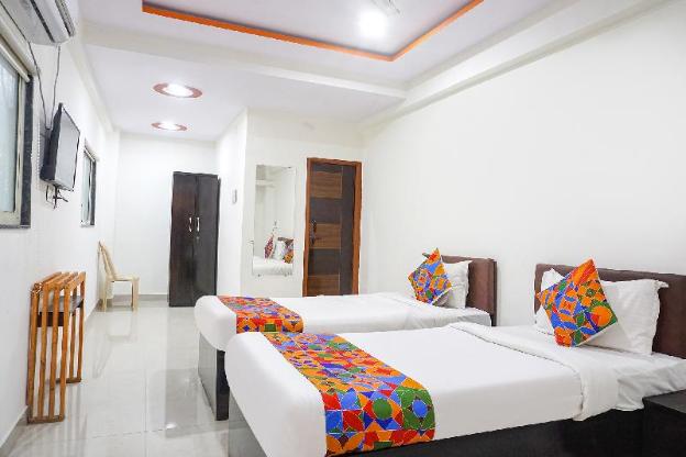 pop 703057 hotel surya