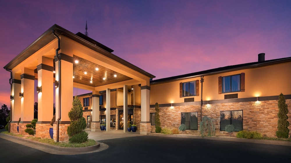 aiden by best western warm springs hotel and event center
