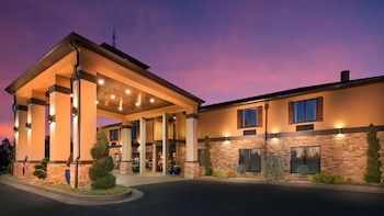 aiden by best western warm springs hotel and event center