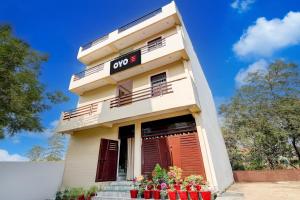 Pop 701029 Hotel Dream Town,India>>Lucknow,3 star