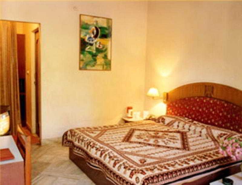 Classic Holidays,Jaipur>>Ajmer Road,2 star