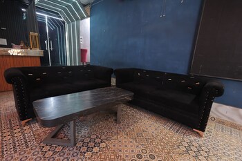 Sparsh Village Club,Bareilly>>Ahmedabad,2 star