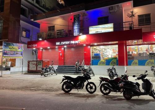 pop 80763a hotel kaushlendra palace