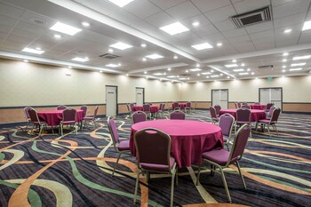clarion hotel fort mill near amusement park