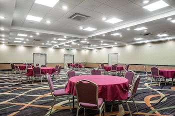 clarion hotel fort mill near amusement park