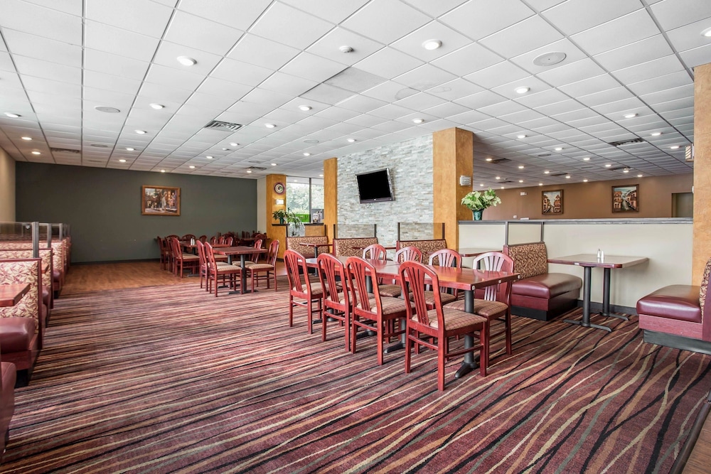clarion hotel fort mill near amusement park