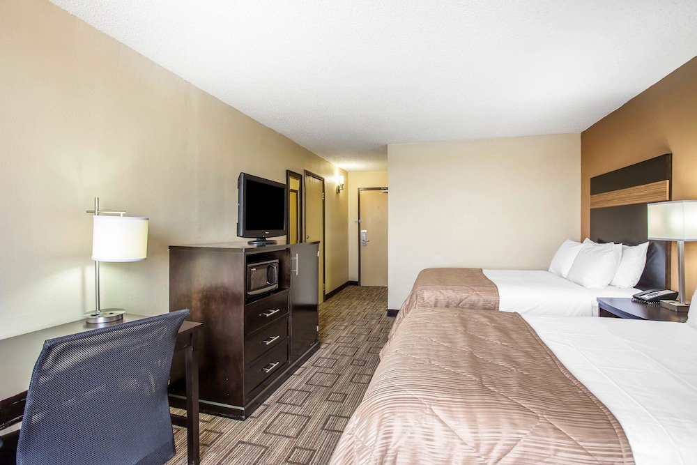 clarion hotel fort mill near amusement park