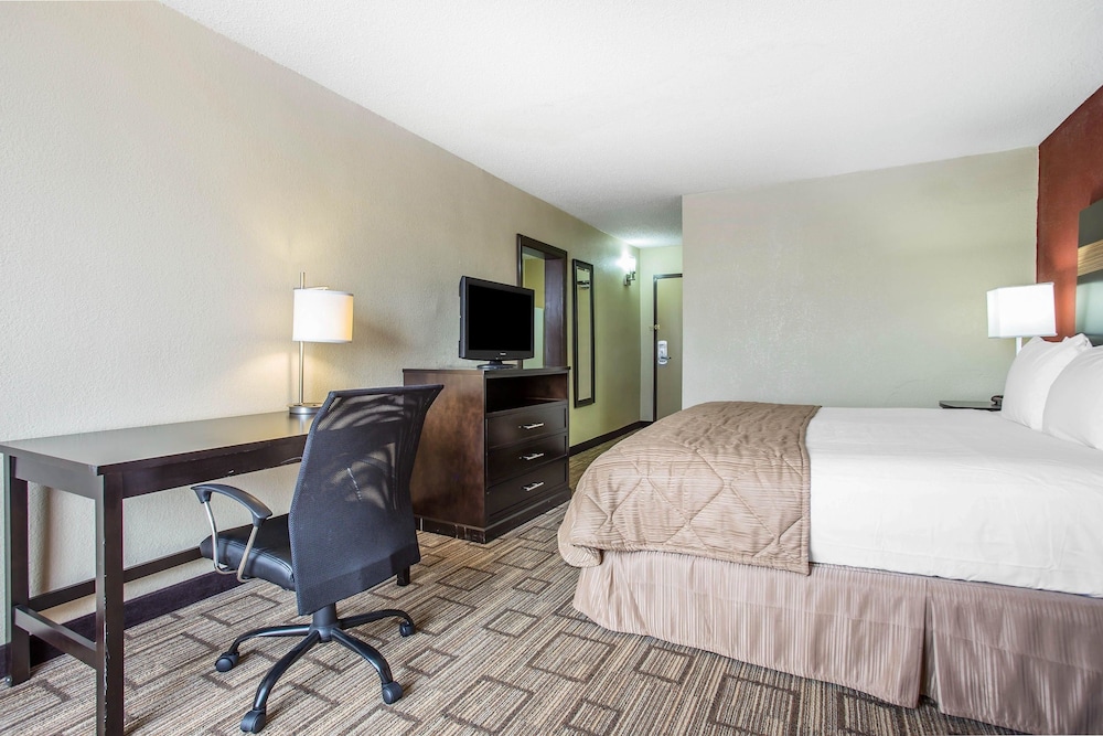 clarion hotel fort mill near amusement park