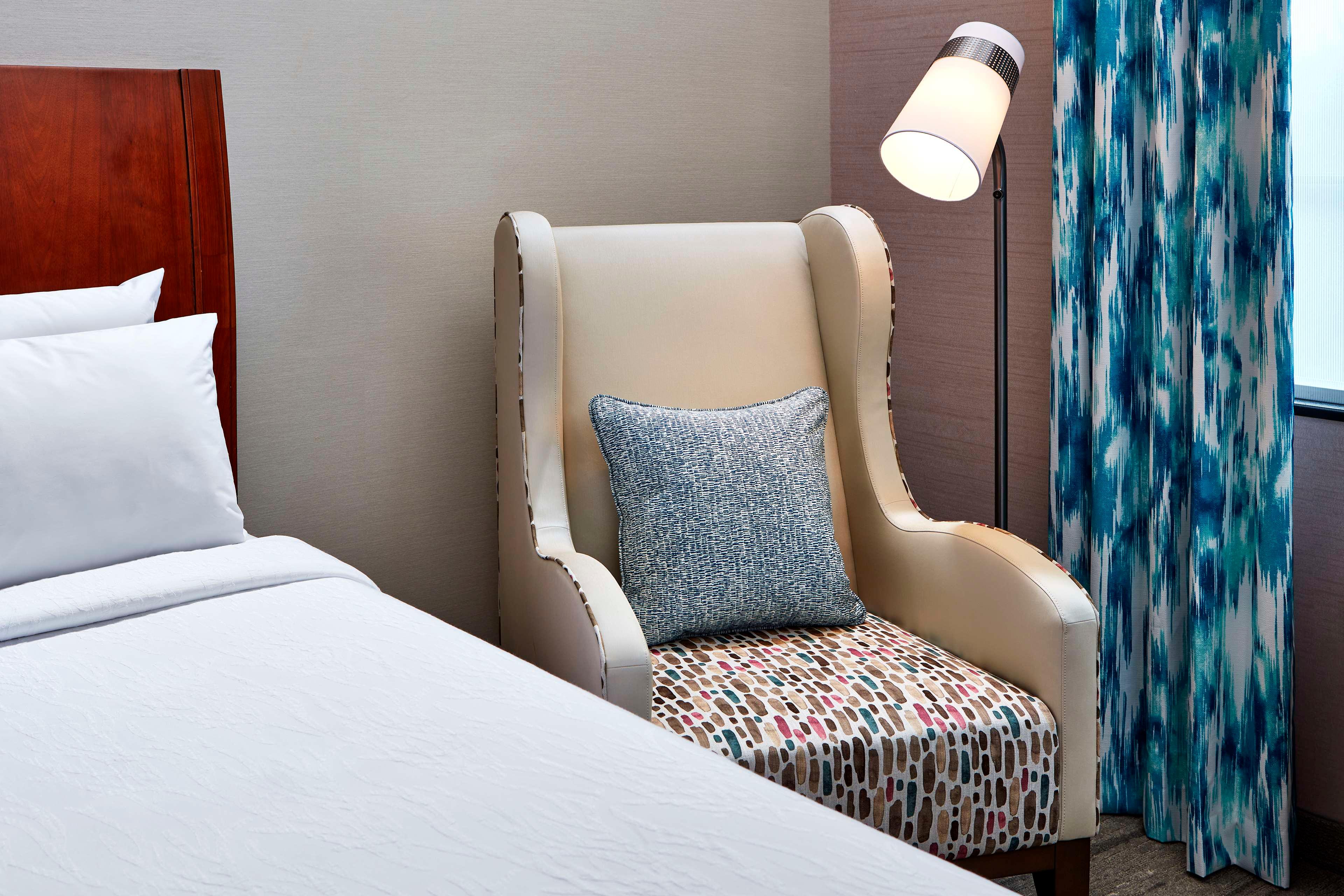 hilton garden inn valencia six flags