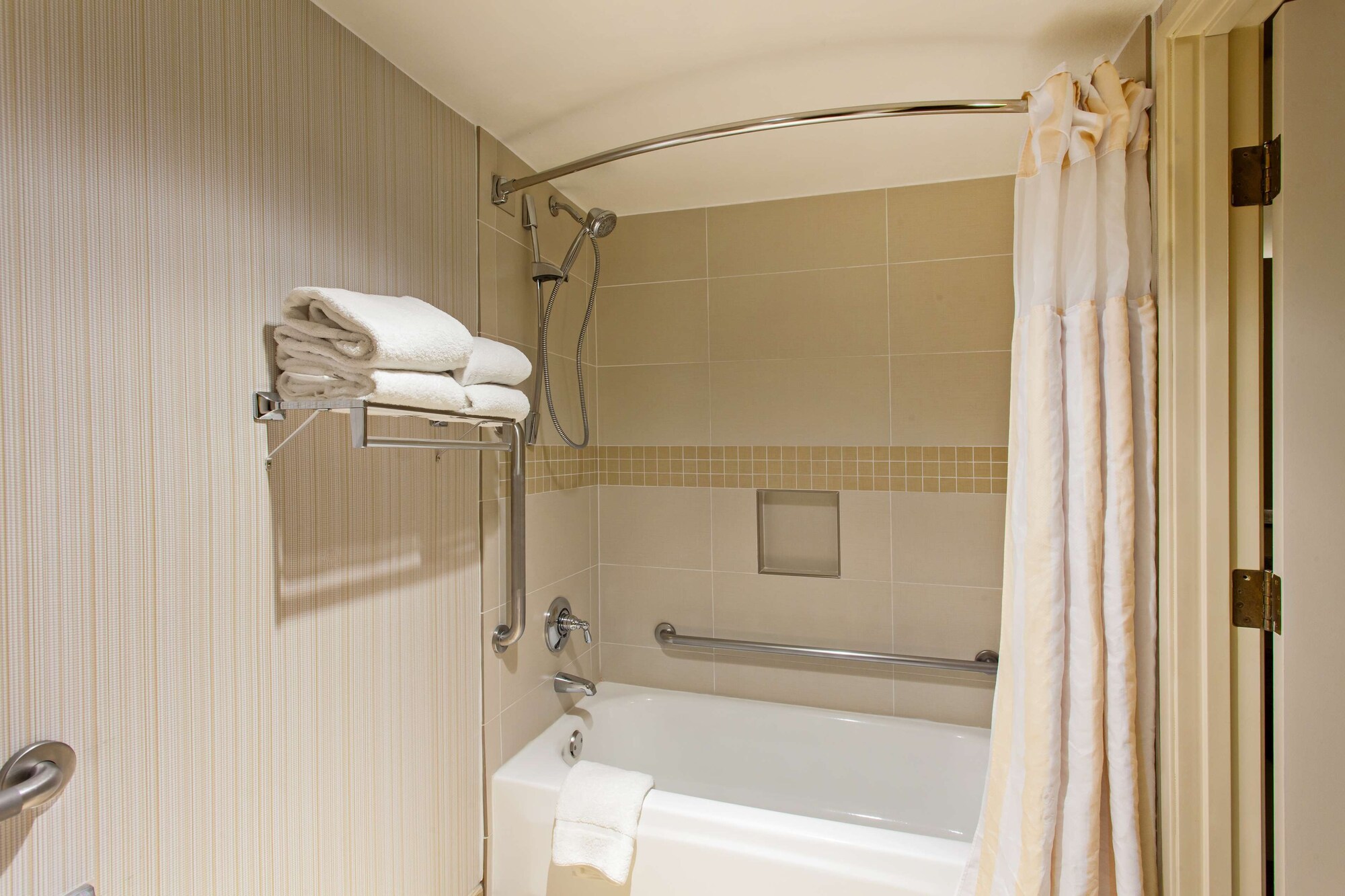 hilton garden inn valencia six flags