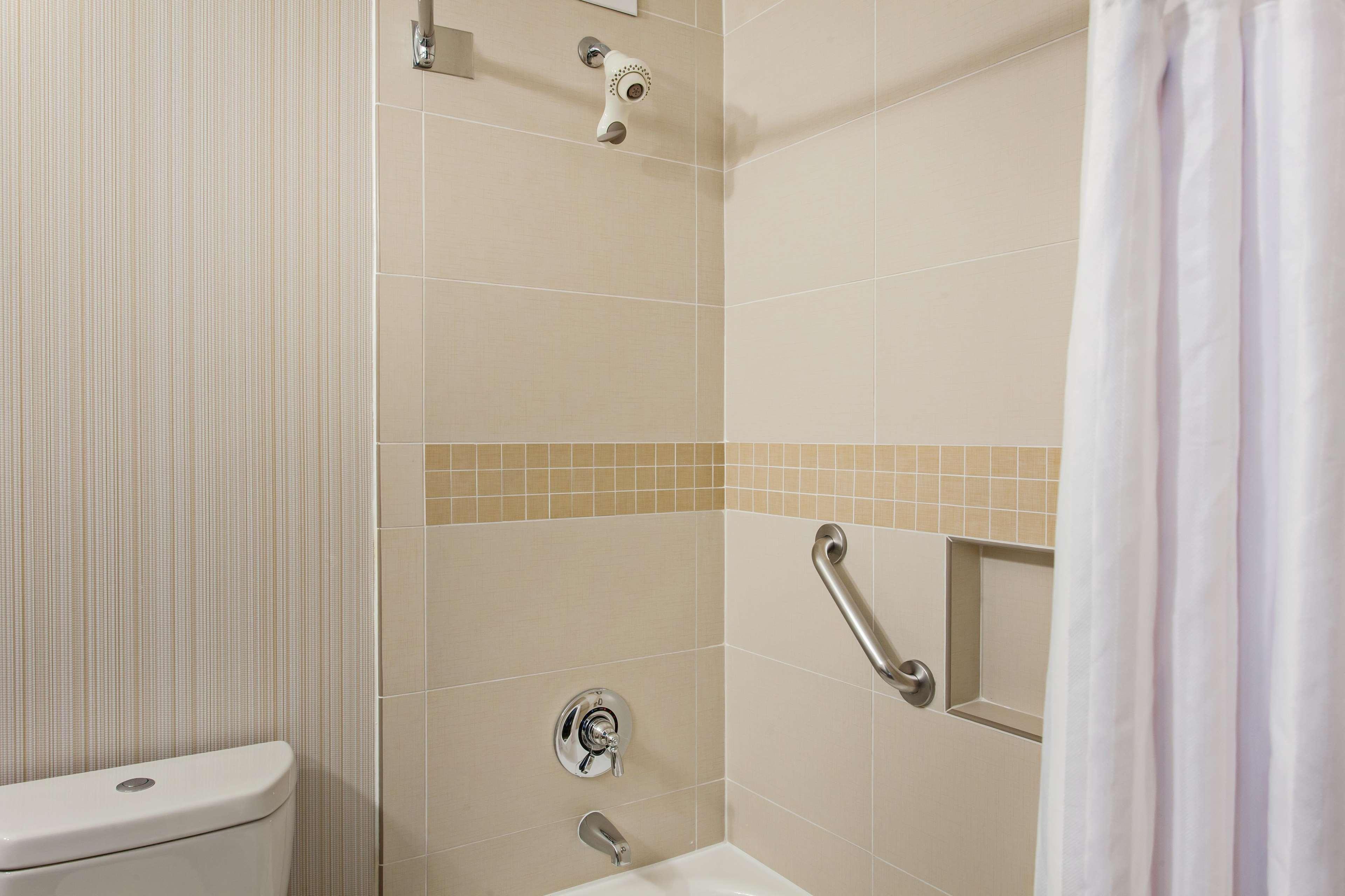 hilton garden inn valencia six flags