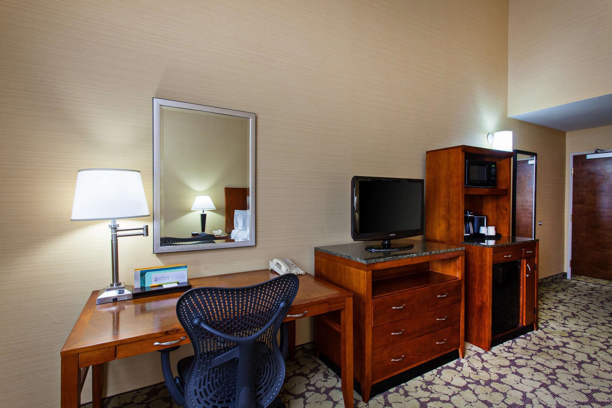 hilton garden inn valencia six flags