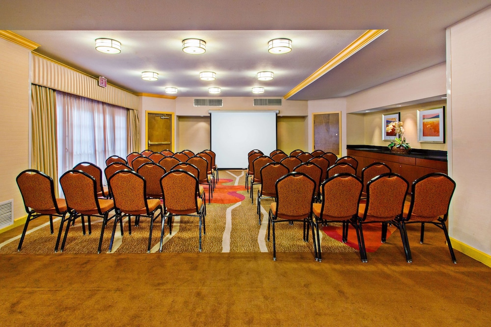 hilton garden inn valencia six flags