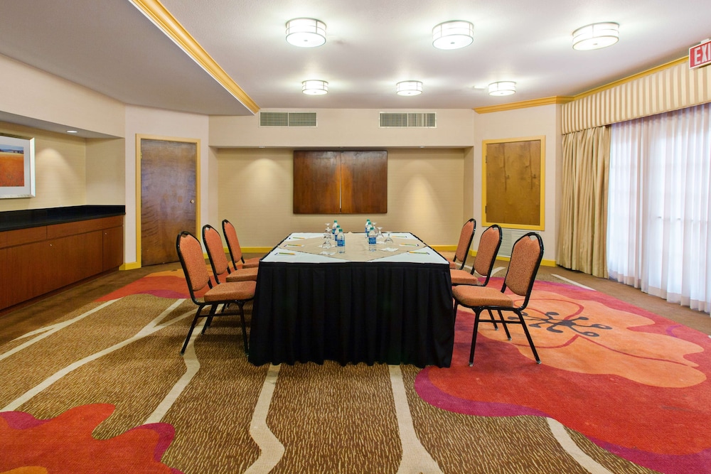 hilton garden inn valencia six flags