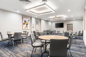 holiday inn express van nuys by ihg