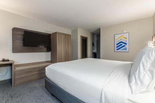holiday inn express van nuys by ihg