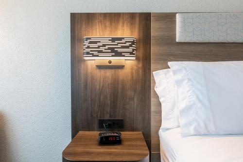 holiday inn express van nuys by ihg