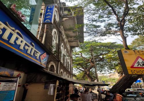 hotel plaza near byculla railway station