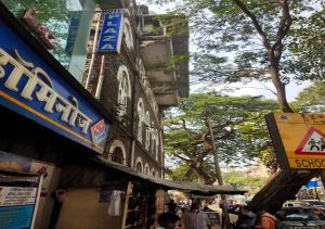 hotel plaza near byculla railway station