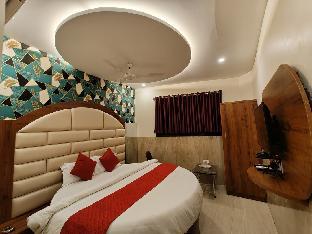 hotel plaza near byculla railway station