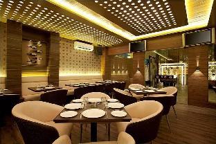 hotel plaza near byculla railway station