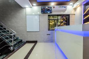 hotel plaza near byculla railway station