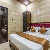 hotel plaza near byculla railway station