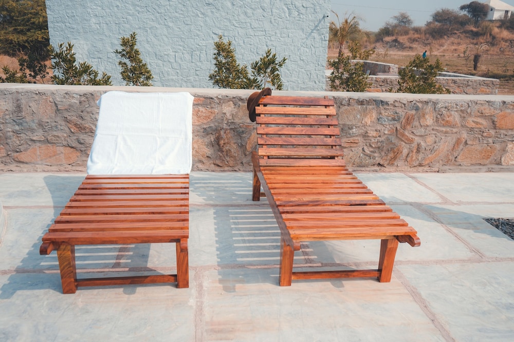 jawai wildlife safari camp