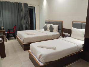 Hotel Aaradhya Adorer,,4 star