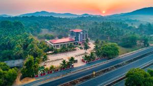 Hotel Aaradhya Adorer,,4 star