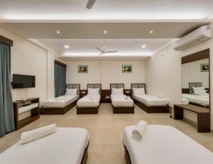 Hotel Aaradhya Adorer,,4 star