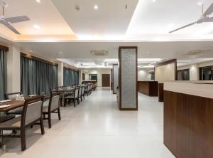 Hotel Aaradhya Adorer,,4 star